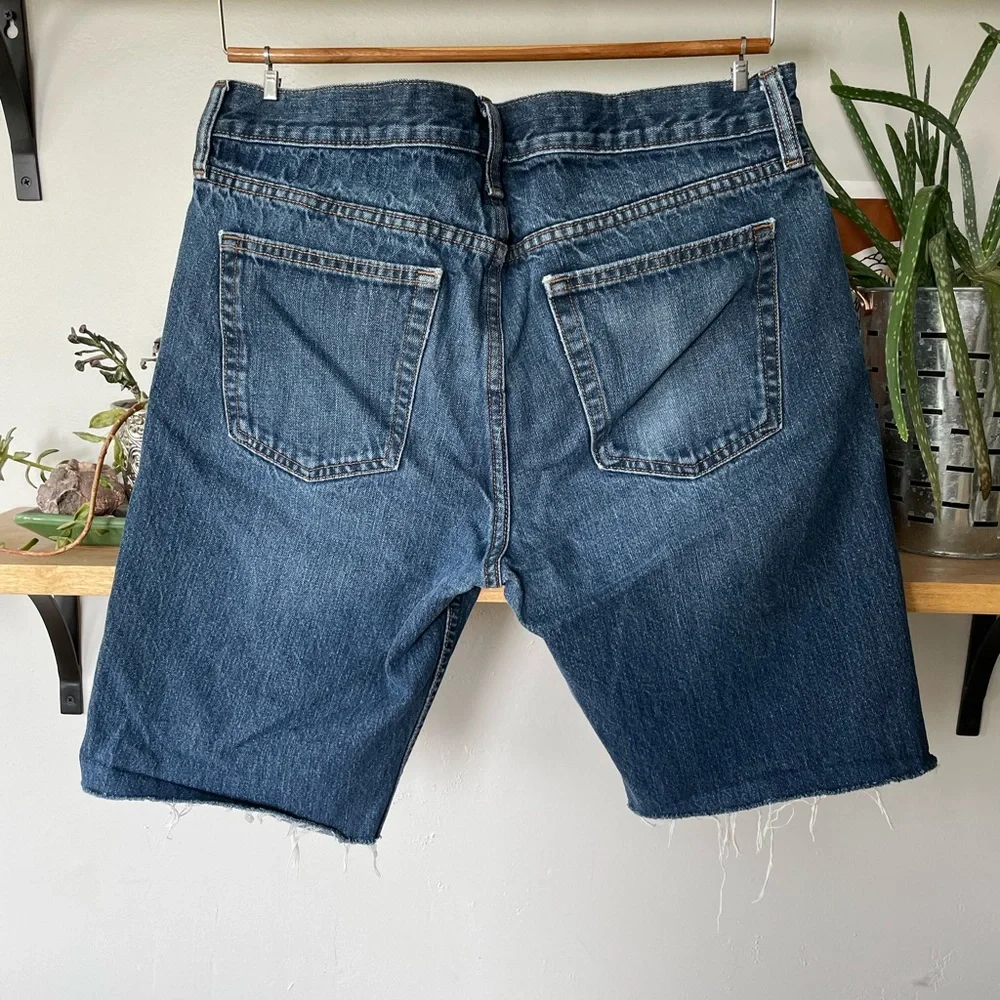 Old Navy Dark Rinse Long Denim Jean Shorts Jorts Size Men’s 32 Fits 4/6